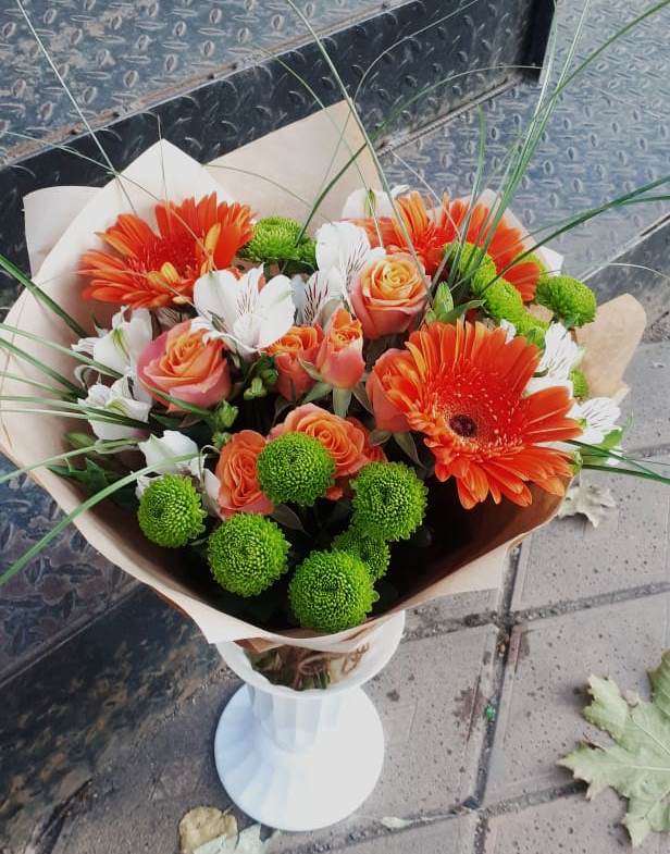 Букет цветов из: Герберы, Хризантемы, Альстромерии и Розы в Лещаном