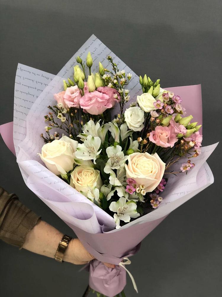 Букет цветов из: Альстромерии, Розы и Лизиантусы в Лещаном