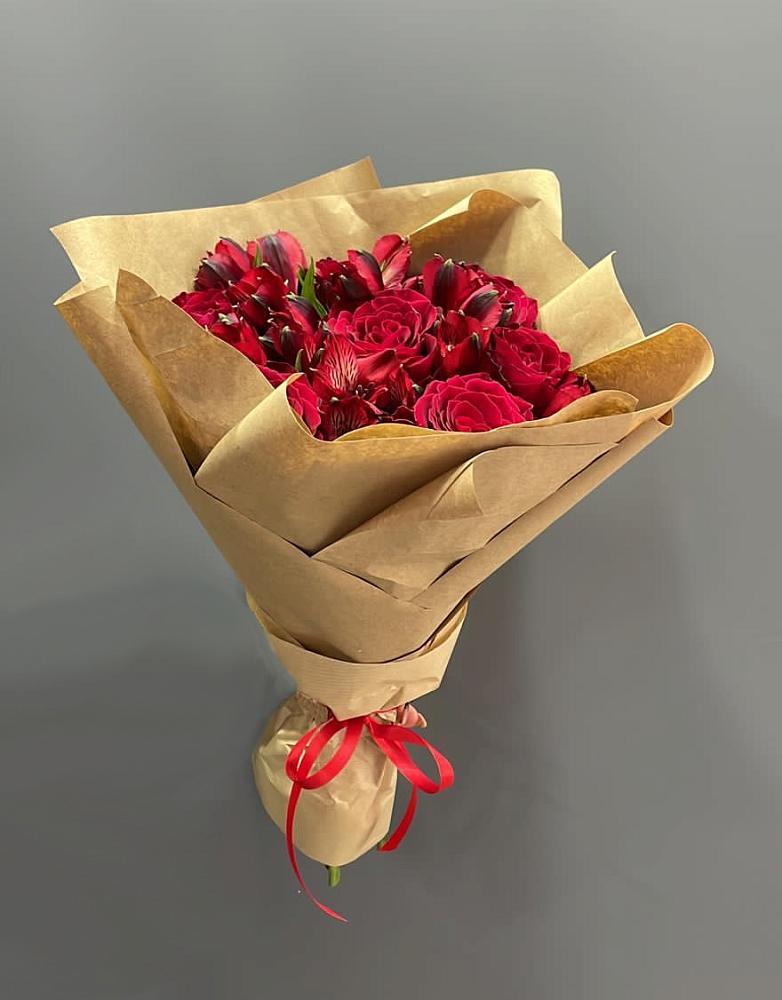 Букет цветов из: Альстромерии и Розы в Лещаном