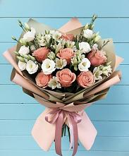 Букет цветов из:  Розы, Альстромерии и Лизиантусы #REPLACE_PRED# Лещаном