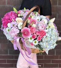 Композиция солнечный день в Лещаном Цветочная композиция из Розы, Хризантемы, Пионы и Лизиантусы в корзине в Лещаном