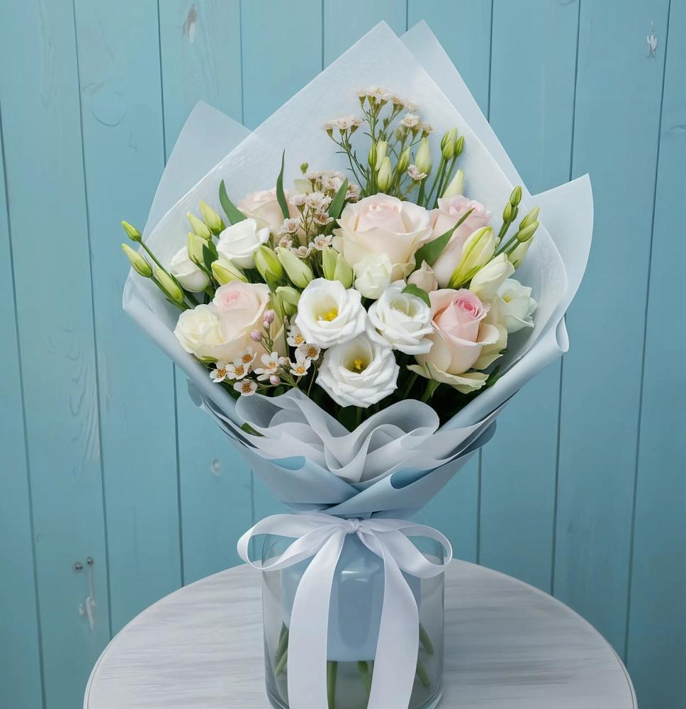 Букет цветов из: Розы и Лизиантусы в Лещаном