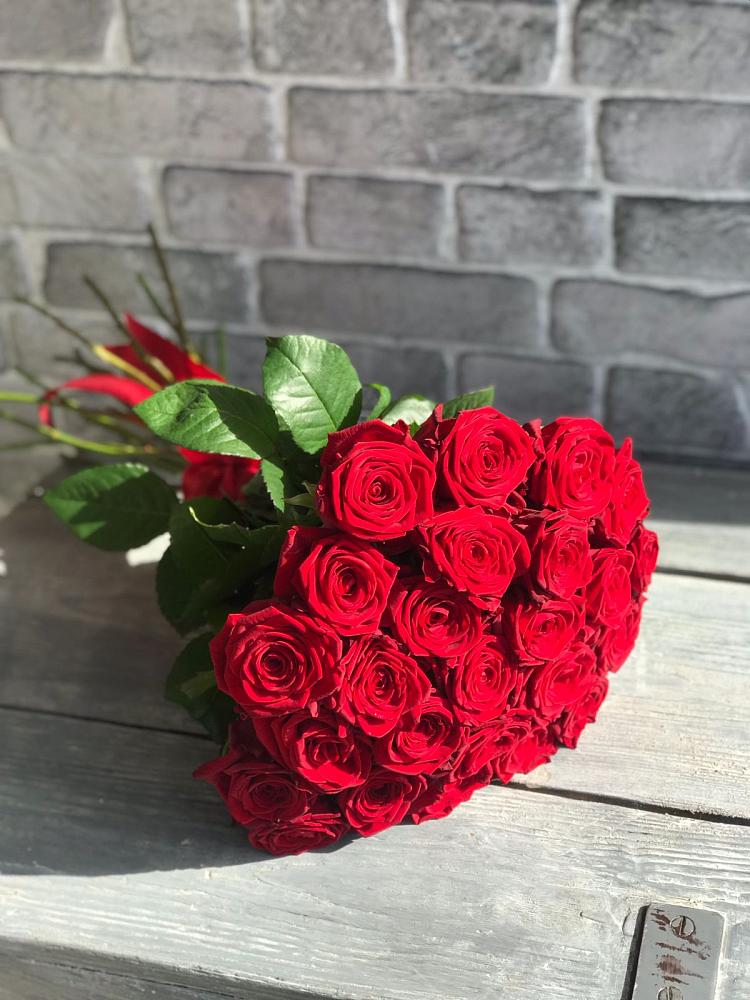 Букет Красные розы Фридом в Лещаном