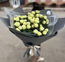Букет Белые кустовые розы Солинеро в Лещаном