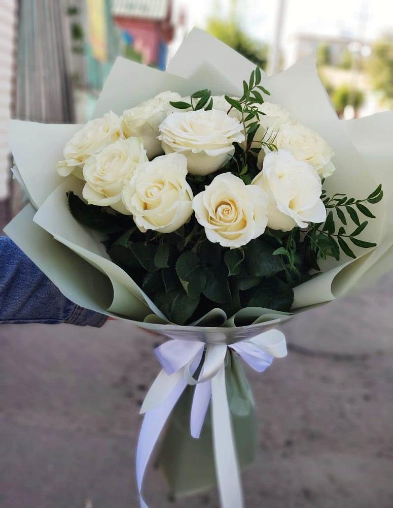 Букет Белые розы Проуд в Лещаном