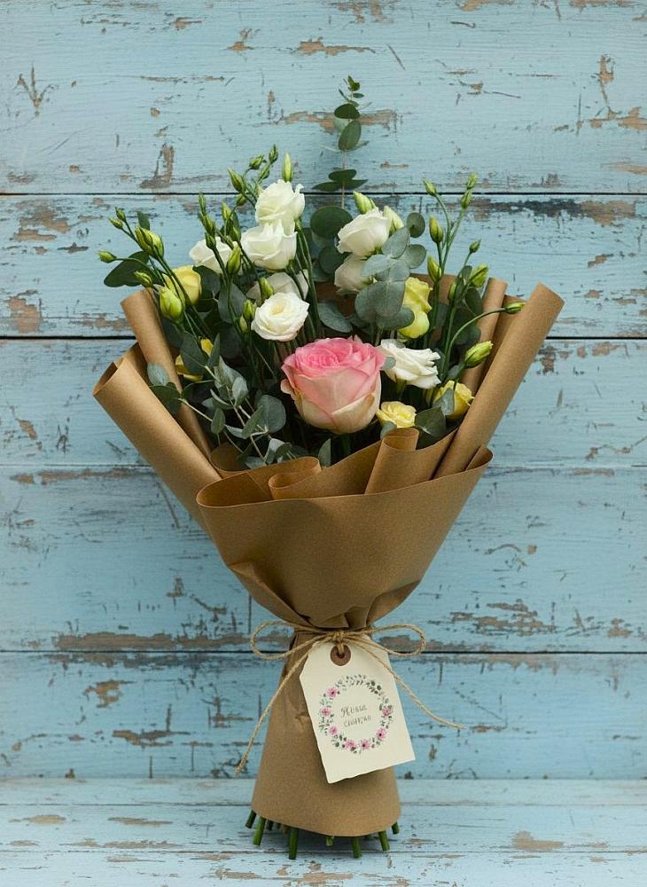 Букет цветов из: Розы и Лизиантусы в Лещаном