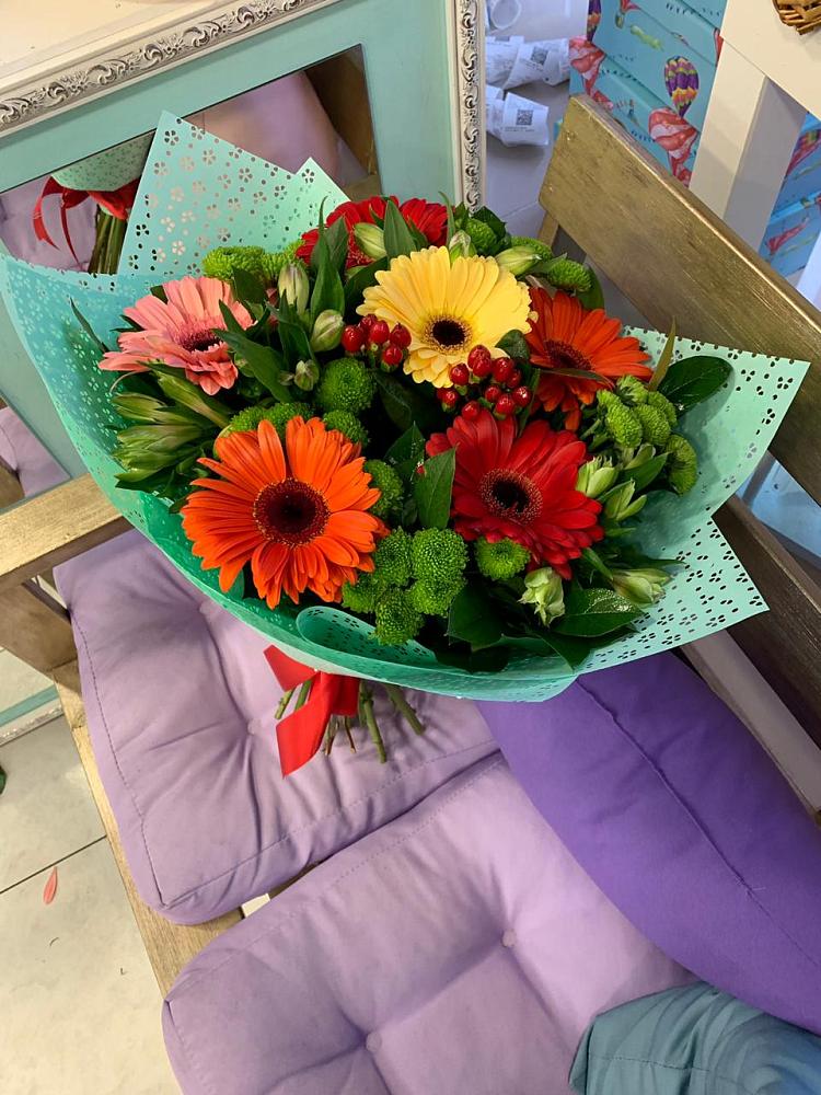 Букет цветов из: Герберы, Хризантемы и Альстромерии в Лещаном
