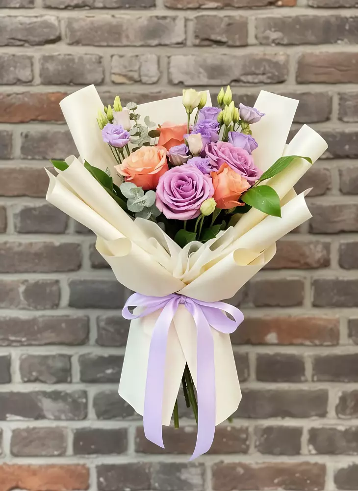 Букет цветов из: Лизиантусы и Розы в Лещаном