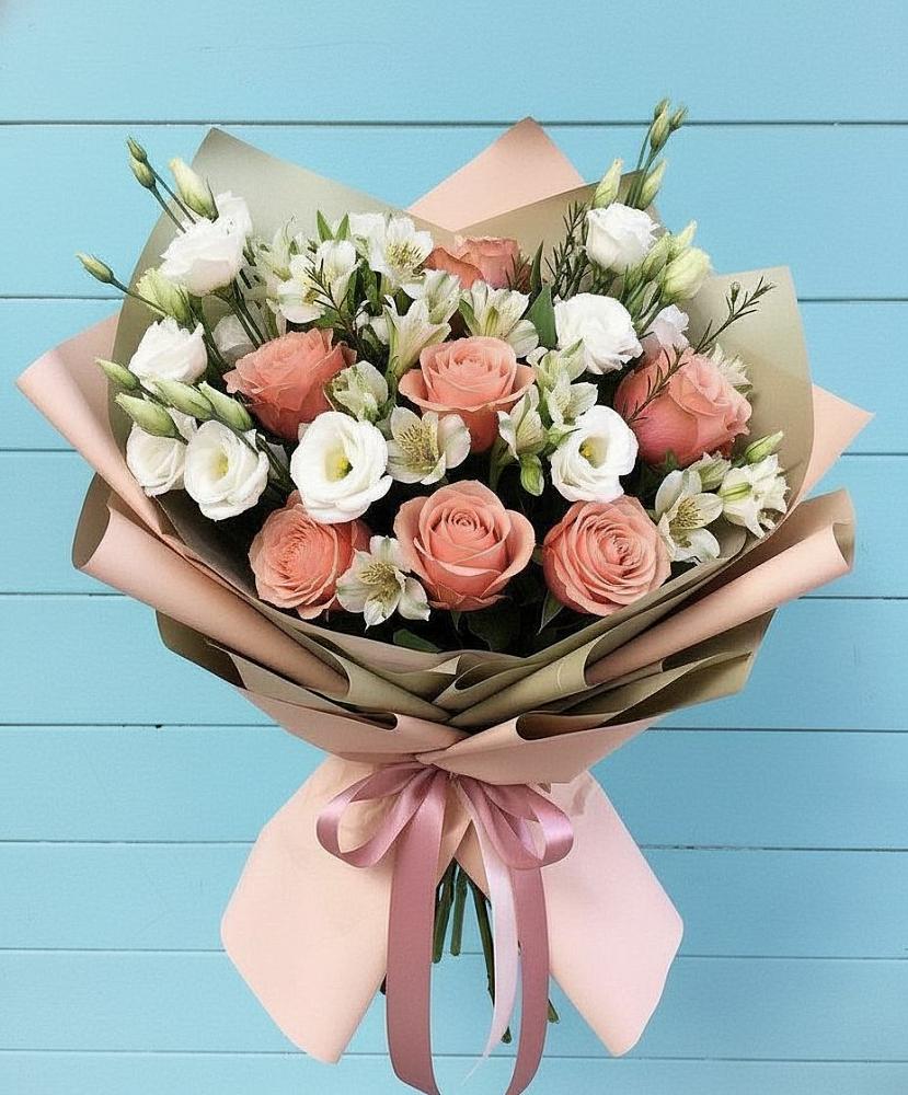 Букет цветов из: Розы, Альстромерии и Лизиантусы в Лещаном