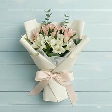 Букет цветов из:  Альстромерии в Лещаном