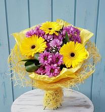 Букет цветов из:  Хризантемы и Герберы в Лещаном