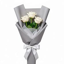 Букет 3 белые розы в Лещаном
