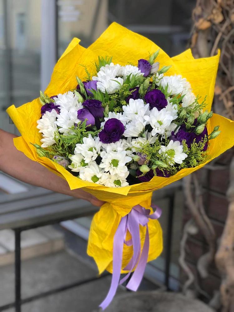 Букет цветов из: Ирисы, Хризантемы и Ромашки в Лещаном