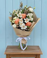 Букет цветов из:  Альстромерии, Лизиантусы, Розы и Хризантемы #REPLACE_PRED# Лещаном