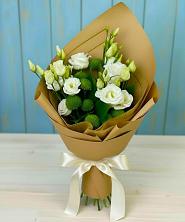 Букет цветов из:  Хризантемы и Лизиантусы в Лещаном