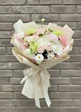Букет цветов из:  Гвоздики, Розы, Лизиантусы и Хризантемы #REPLACE_PRED# Лещаном