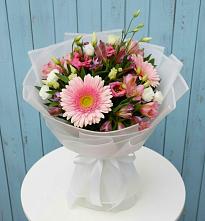 Букет цветов из:  Герберы, Альстромерии и Лизиантусы #REPLACE_PRED# Лещаном