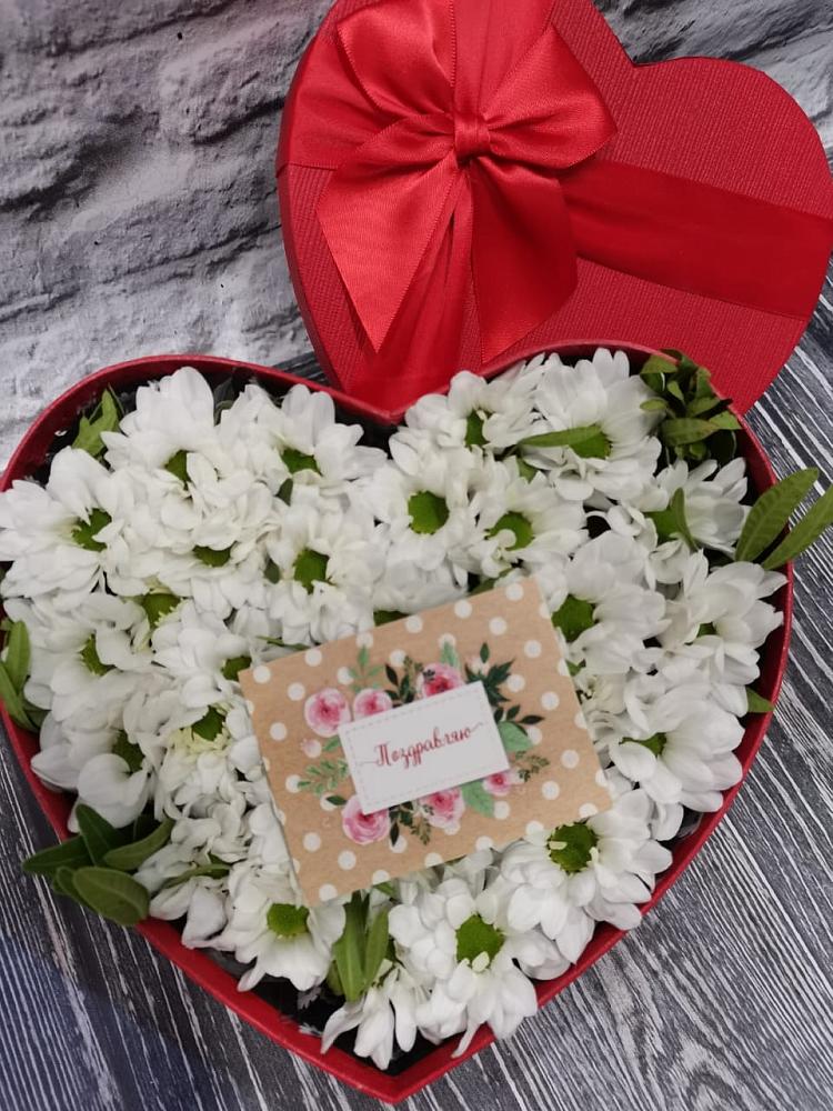 Цветочная композиция из Хризантемы в виде сердца в Лещаном