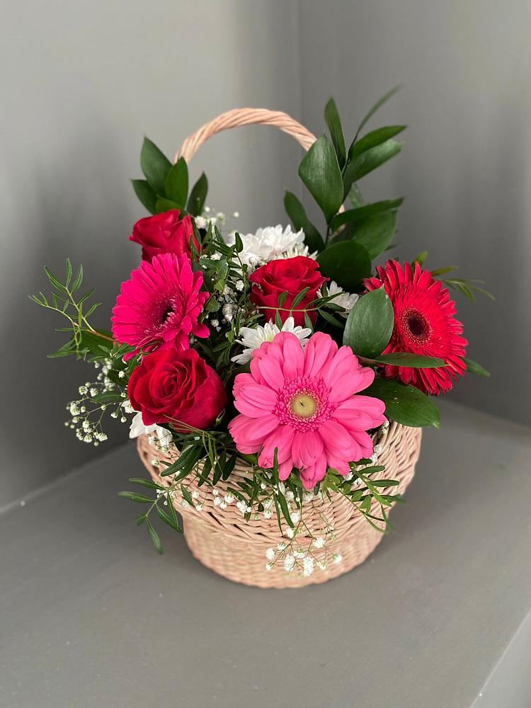 Цветочная композиция из Розы, Хризантемы и Герберы в корзине в Лещаном