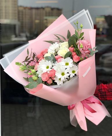 Букет цветов из: Розы, Лизиантусы и Хризантемы в Лещаном